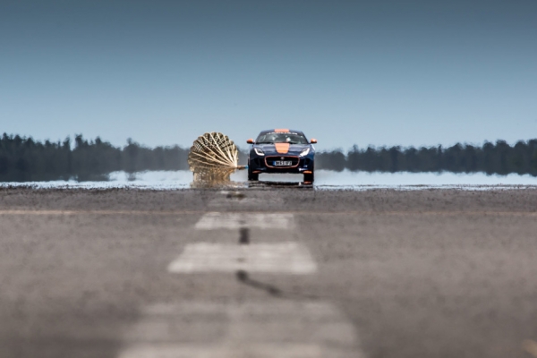 一輛能跑1600km/h的車，要怎么才能停下來啊！